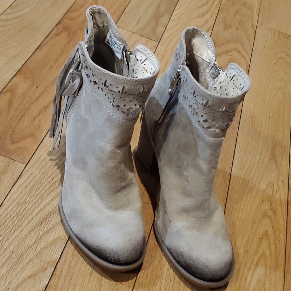 Not Rated sz 7 double side zip boots
